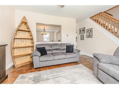 32 Walnut Lane, Paris, ON - Indoor Photo Showing Living Room