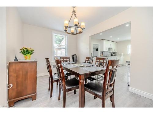 32 Walnut Lane, Paris, ON - Indoor Photo Showing Dining Room