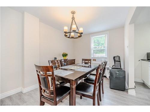 32 Walnut Lane, Paris, ON - Indoor Photo Showing Dining Room