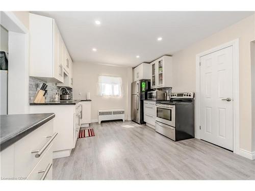 32 Walnut Lane, Paris, ON - Indoor Photo Showing Kitchen