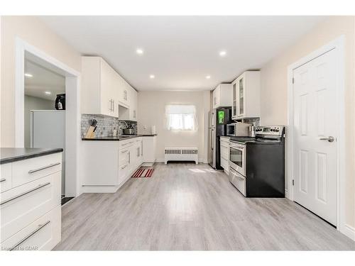 32 Walnut Lane, Paris, ON - Indoor Photo Showing Kitchen