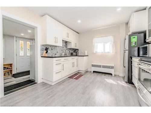 32 Walnut Lane, Paris, ON - Indoor Photo Showing Kitchen