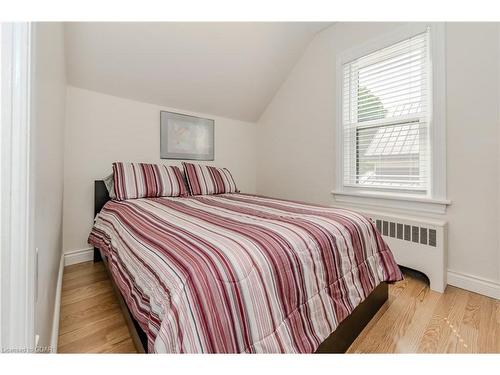 32 Walnut Lane, Paris, ON - Indoor Photo Showing Bedroom