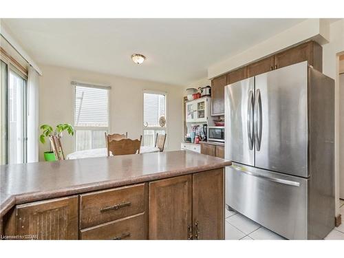 109 Parkside Drive W, Fergus, ON - Indoor Photo Showing Kitchen