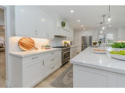 181 Dimson Avenue, Guelph, ON - Indoor Photo Showing Kitchen With Upgraded Kitchen