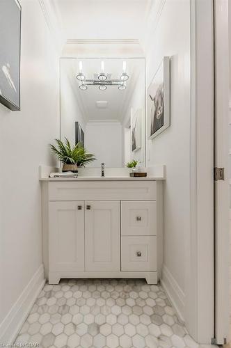 181 Dimson Avenue, Guelph, ON - Indoor Photo Showing Bathroom