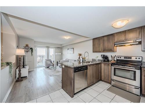 412-45 Kingsbury Square, Guelph, ON - Indoor Photo Showing Kitchen