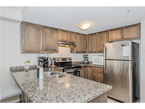 412-45 Kingsbury Square, Guelph, ON - Indoor Photo Showing Kitchen With Double Sink