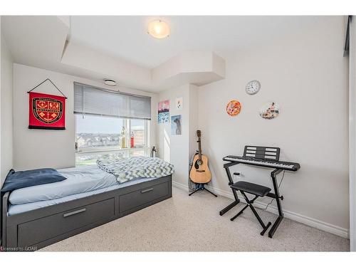 412-45 Kingsbury Square, Guelph, ON - Indoor Photo Showing Bedroom