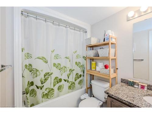 412-45 Kingsbury Square, Guelph, ON - Indoor Photo Showing Bathroom