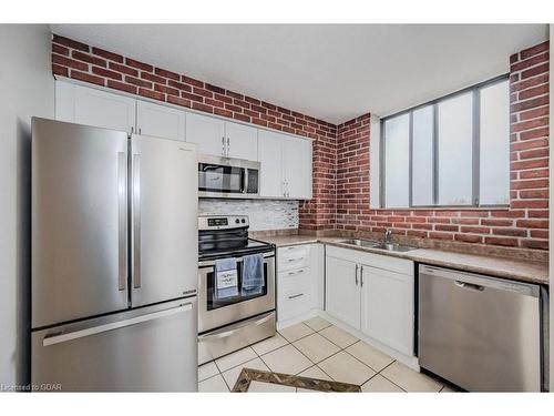 501-89 Westwood Road, Guelph, ON - Indoor Photo Showing Kitchen With Double Sink