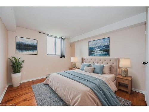 501-89 Westwood Road, Guelph, ON - Indoor Photo Showing Bedroom