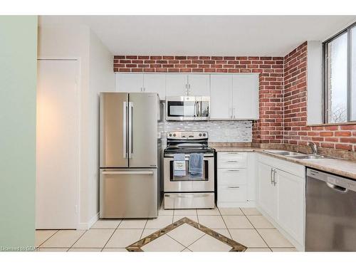 501-89 Westwood Road, Guelph, ON - Indoor Photo Showing Kitchen With Double Sink