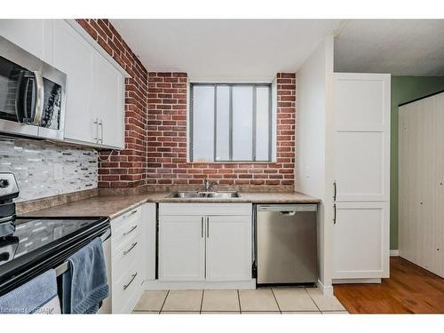 501-89 Westwood Road, Guelph, ON - Indoor Photo Showing Kitchen With Double Sink