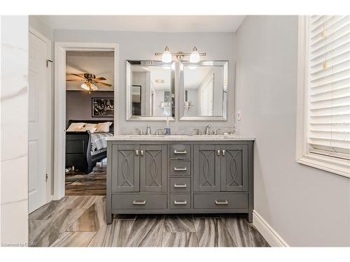 109 Hawkins Drive, Cambridge, ON - Indoor Photo Showing Bathroom