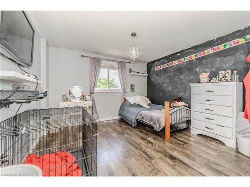 109 Hawkins Drive, Cambridge, ON - Indoor Photo Showing Bedroom