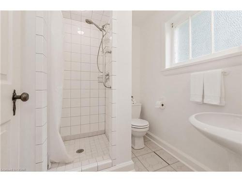 45 Water Street East, Elora, ON - Indoor Photo Showing Bathroom