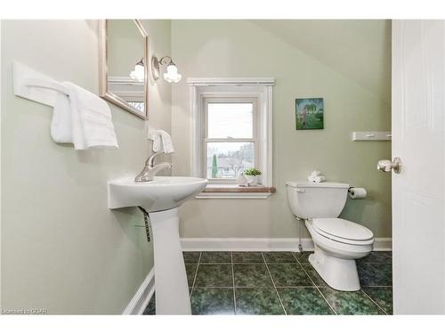 45 Water Street East, Elora, ON - Indoor Photo Showing Bathroom