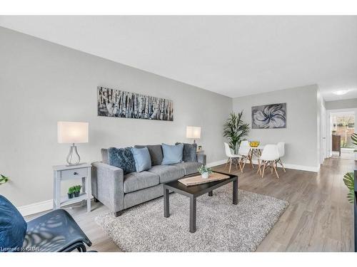 9 June Avenue, Guelph, ON - Indoor Photo Showing Living Room