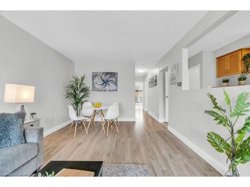 9 June Avenue, Guelph, ON - Indoor Photo Showing Living Room