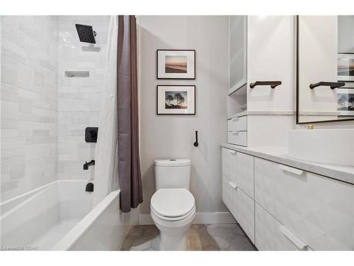 23-30 Green Valley Drive, Kitchener, ON - Indoor Photo Showing Bathroom