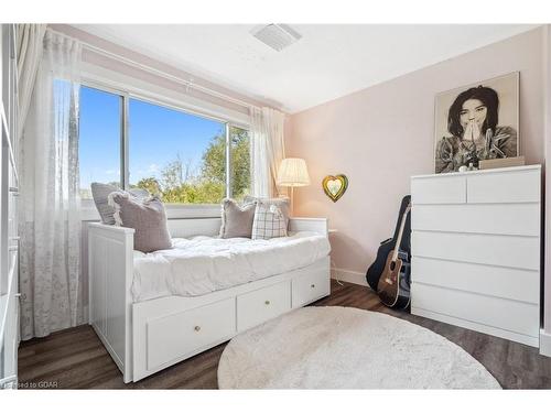 23-30 Green Valley Drive, Kitchener, ON - Indoor Photo Showing Bedroom