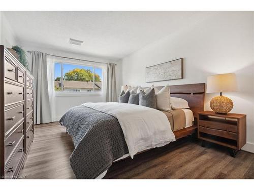 23-30 Green Valley Drive, Kitchener, ON - Indoor Photo Showing Bedroom