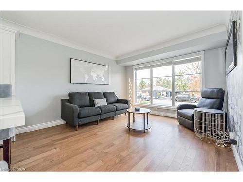 670 Ferrier Street, Fergus, ON - Indoor Photo Showing Living Room