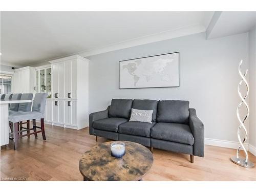 670 Ferrier Street, Fergus, ON - Indoor Photo Showing Living Room