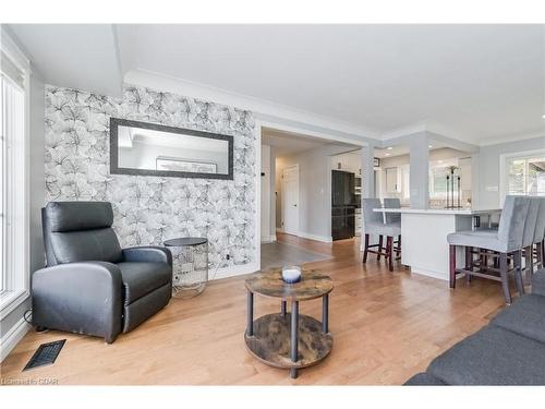 670 Ferrier Street, Fergus, ON - Indoor Photo Showing Living Room