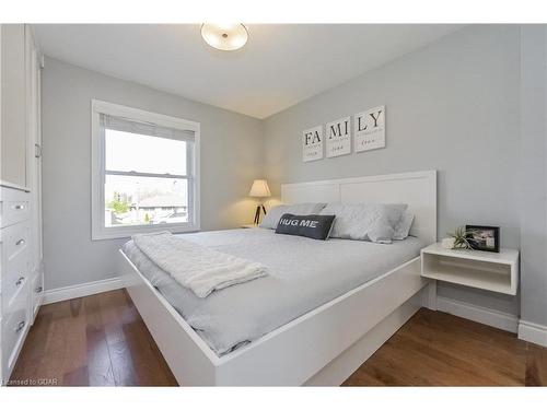 670 Ferrier Street, Fergus, ON - Indoor Photo Showing Bedroom