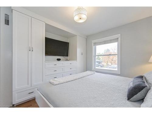 670 Ferrier Street, Fergus, ON - Indoor Photo Showing Bedroom