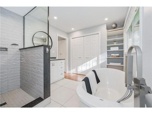 670 Ferrier Street, Fergus, ON - Indoor Photo Showing Bathroom