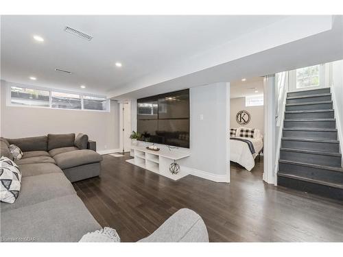 670 Ferrier Street, Fergus, ON - Indoor Photo Showing Living Room