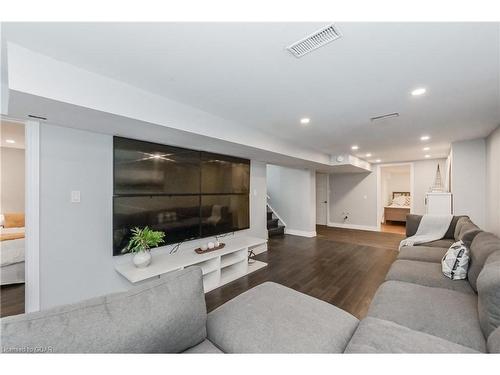 670 Ferrier Street, Fergus, ON - Indoor Photo Showing Living Room