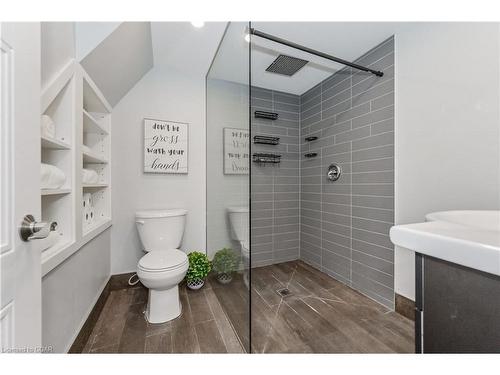 670 Ferrier Street, Fergus, ON - Indoor Photo Showing Bathroom