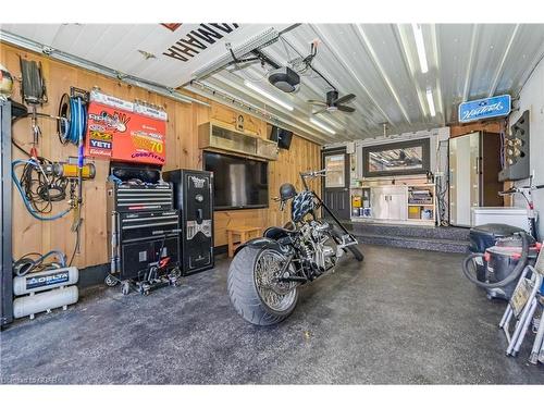 670 Ferrier Street, Fergus, ON - Indoor Photo Showing Garage