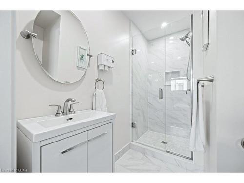 17 Darby Road, Guelph, ON - Indoor Photo Showing Bathroom