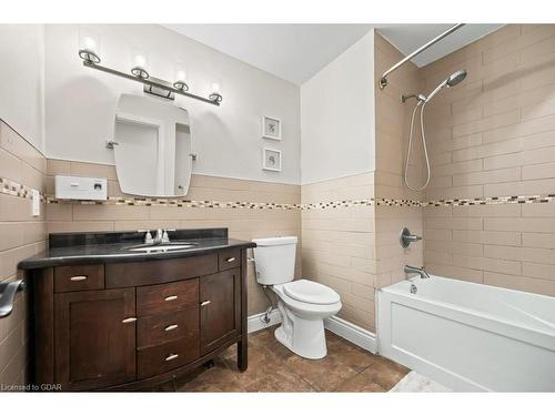 17 Darby Road, Guelph, ON - Indoor Photo Showing Bathroom