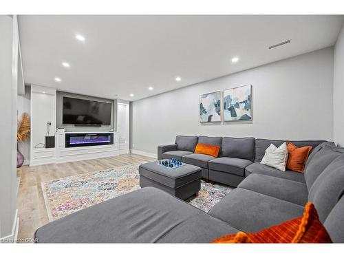 17 Darby Road, Guelph, ON - Indoor Photo Showing Living Room