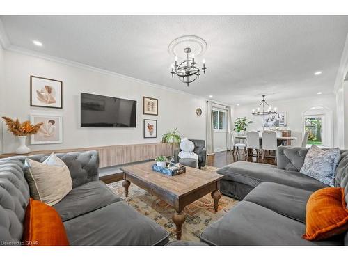 17 Darby Road, Guelph, ON - Indoor Photo Showing Living Room