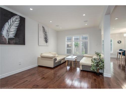 130 Clough Crescent, Guelph, ON - Indoor Photo Showing Living Room