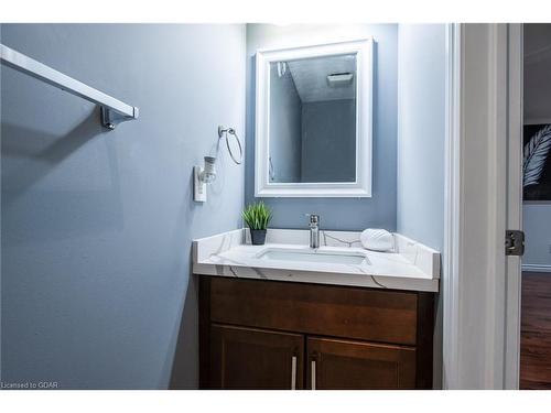 130 Clough Crescent, Guelph, ON - Indoor Photo Showing Bathroom