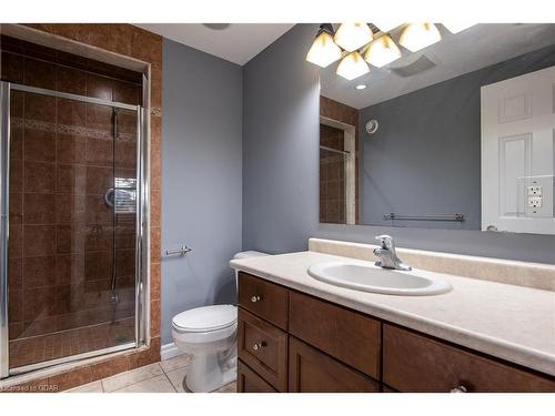 130 Clough Crescent, Guelph, ON - Indoor Photo Showing Bathroom