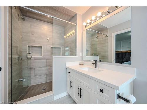 30 John Brabson Crescent, Guelph, ON - Indoor Photo Showing Bathroom