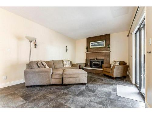 60 Brewster Place, Cambridge, ON - Indoor Photo Showing Living Room With Fireplace