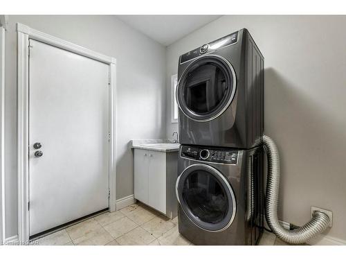 60 Brewster Place, Cambridge, ON - Indoor Photo Showing Laundry Room