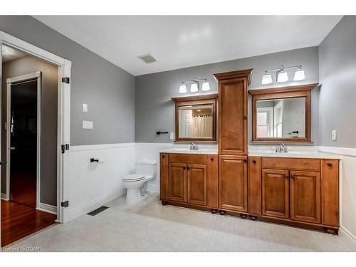 60 Brewster Place, Cambridge, ON - Indoor Photo Showing Bathroom