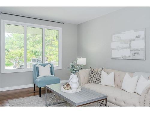 29 Wilson Crescent, Elora, ON - Indoor Photo Showing Living Room