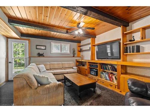 5339 Highway 9, Clifford, ON - Indoor Photo Showing Living Room